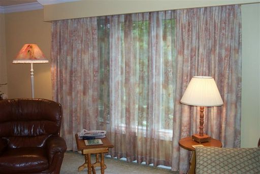 colored sheers with matiching drapes
